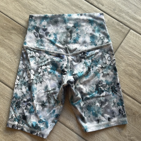 Lululemon Align Short 8"
Kaleidofloral Multi - Picture 7 of 9